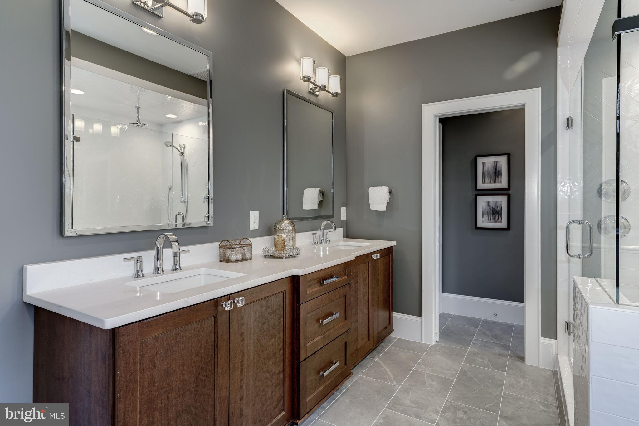 COUNTRY CLUB - Residential