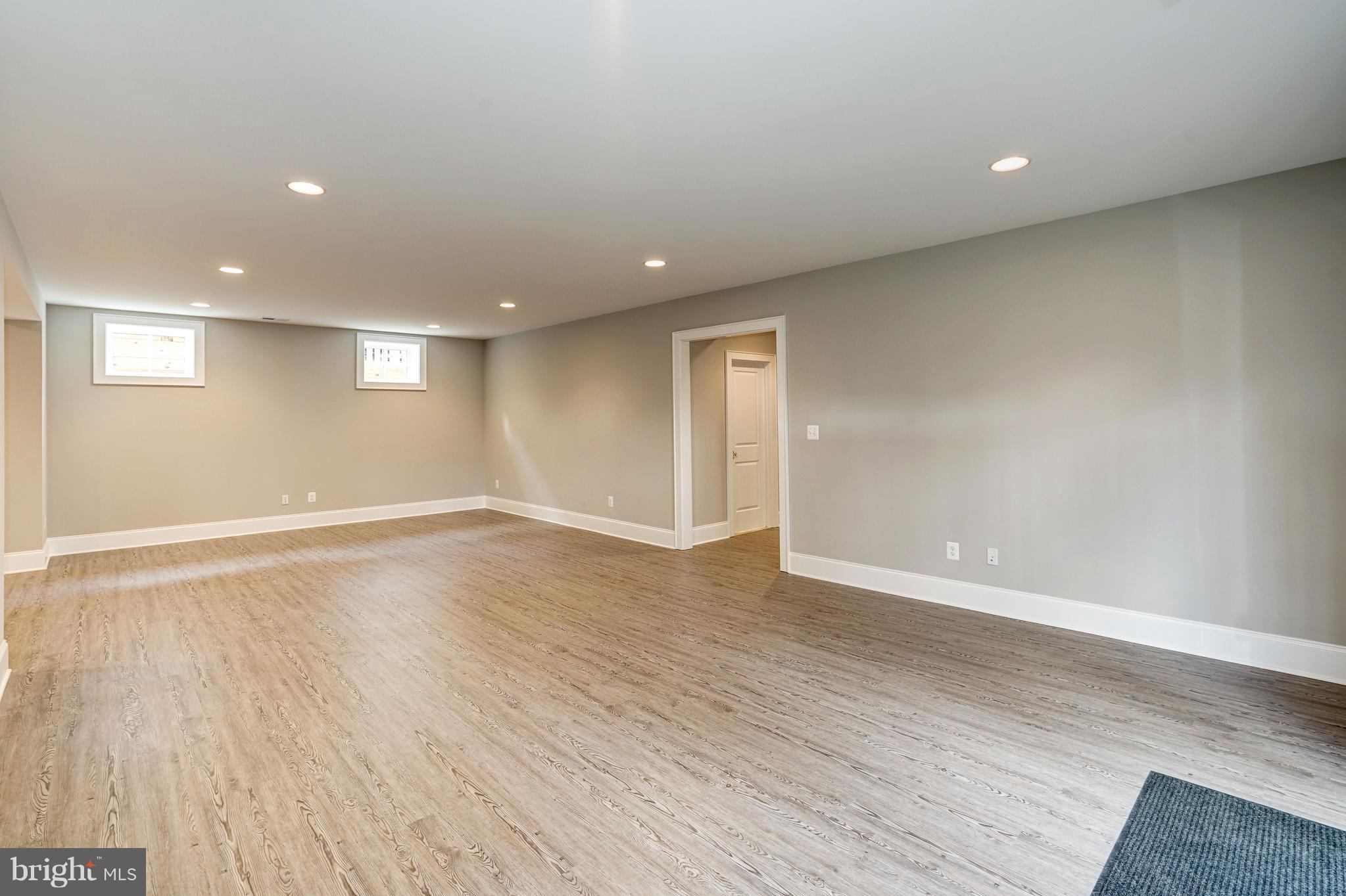 COUNTRY CLUB - Residential