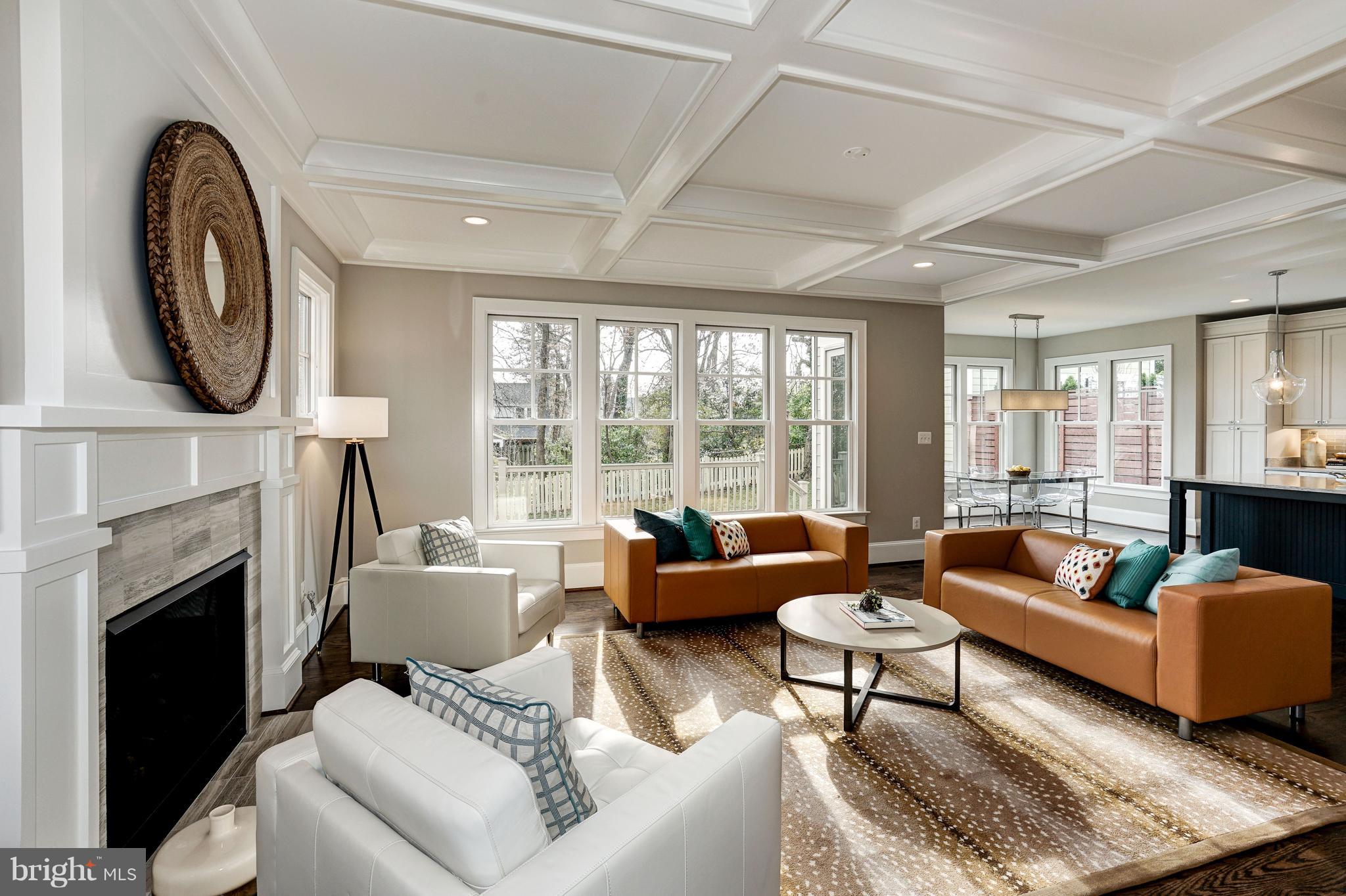 COUNTRY CLUB - Residential