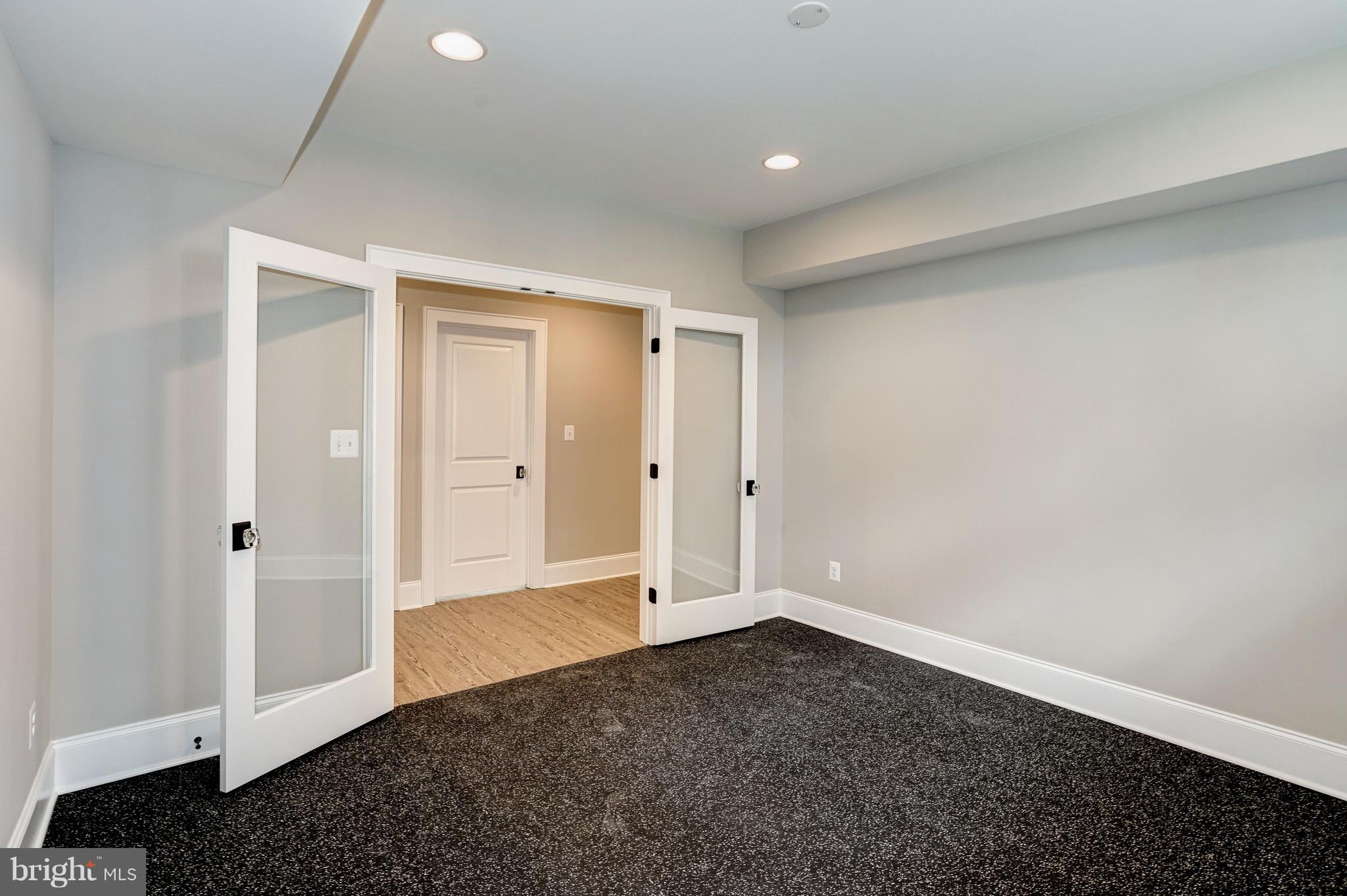 COUNTRY CLUB - Residential