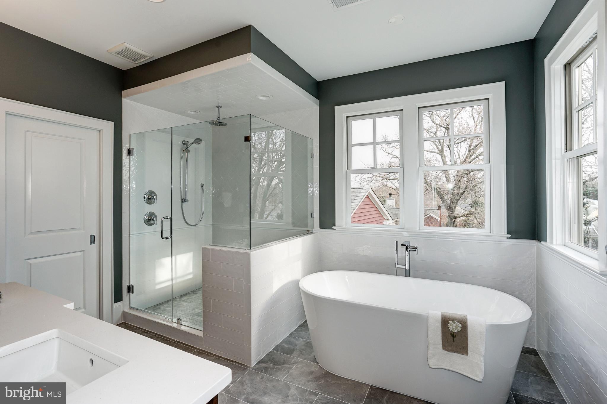 COUNTRY CLUB - Residential