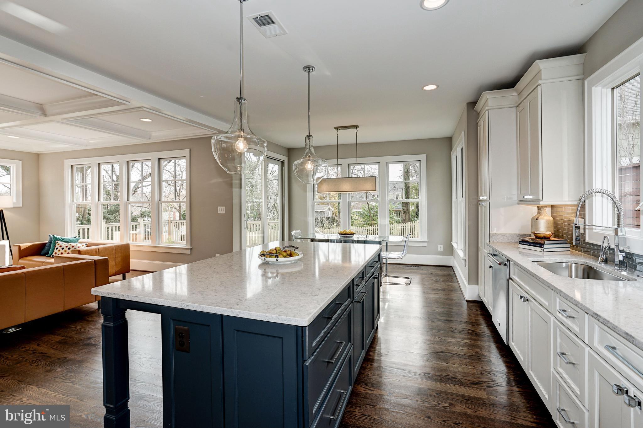 COUNTRY CLUB - Residential