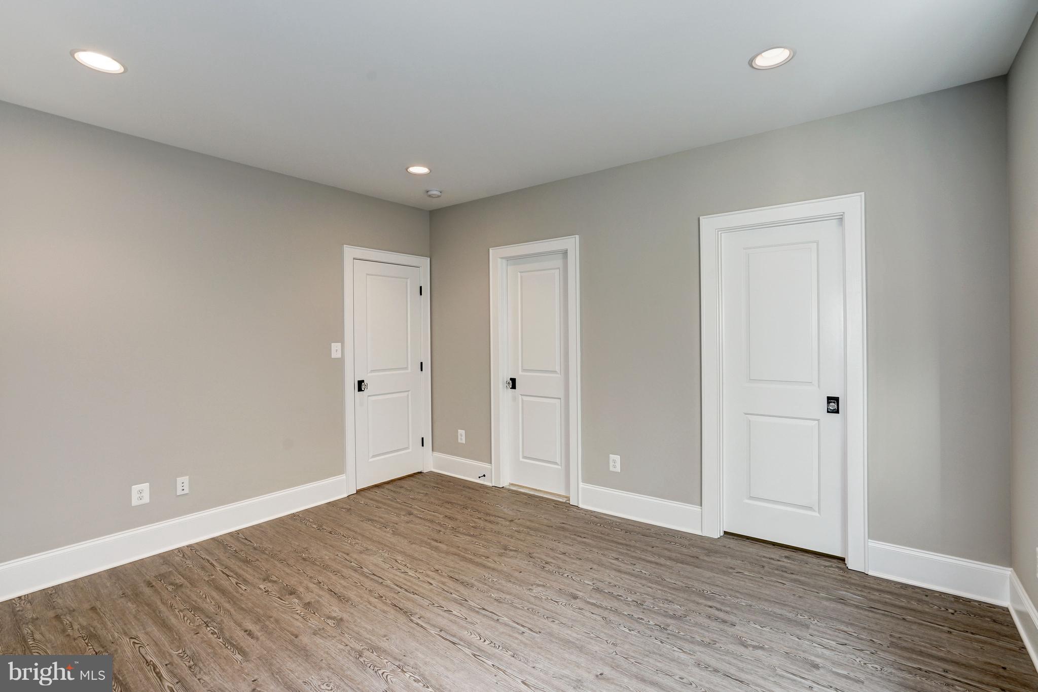 COUNTRY CLUB - Residential