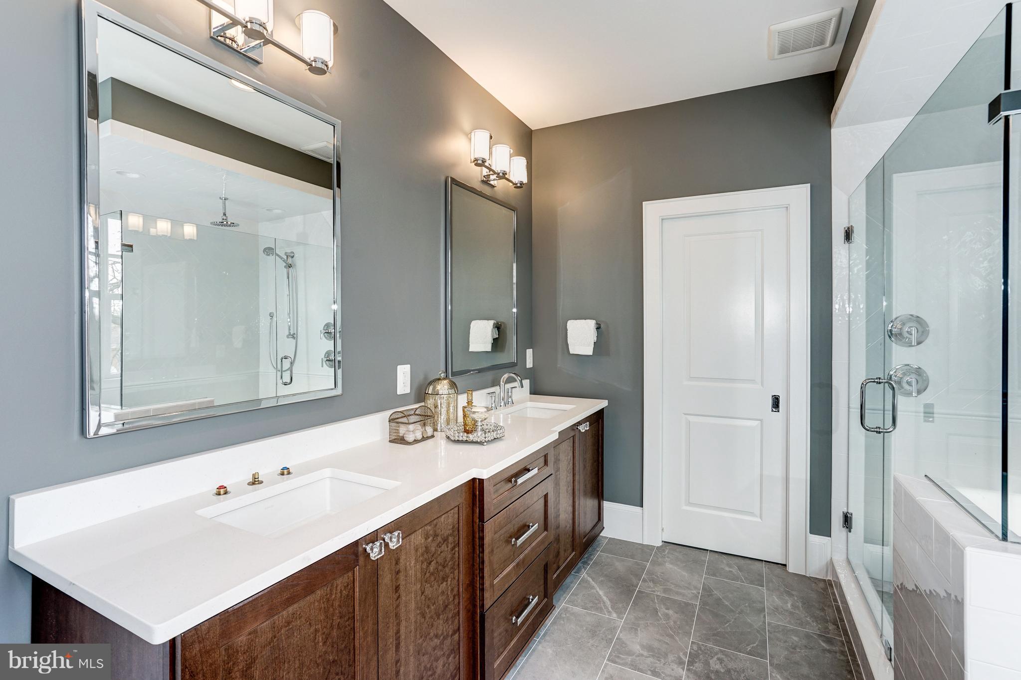 COUNTRY CLUB - Residential