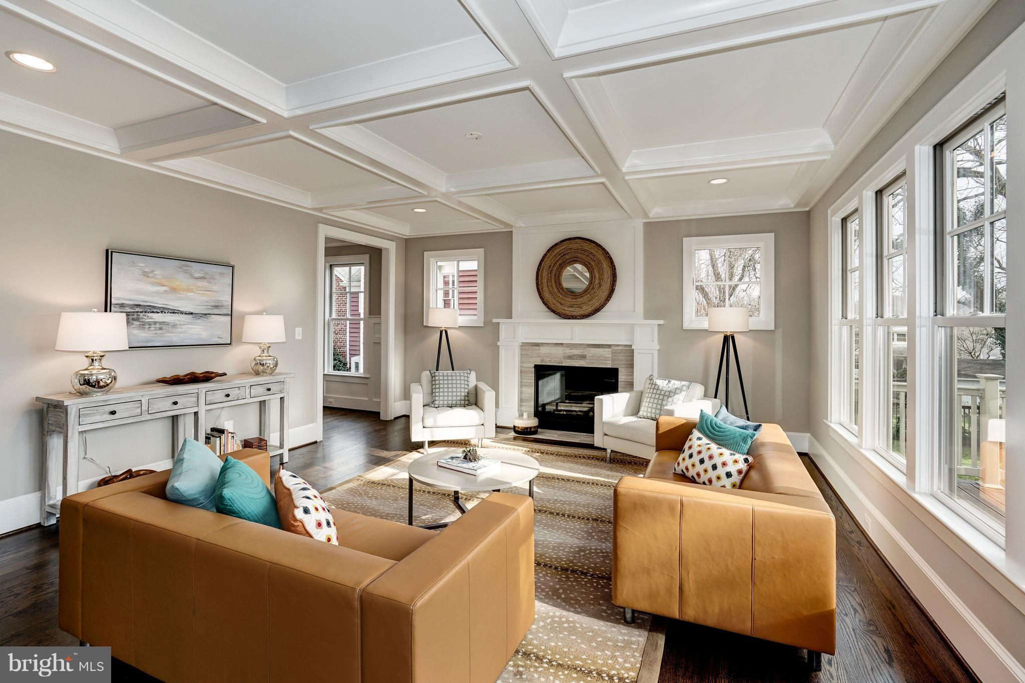 COUNTRY CLUB - Residential