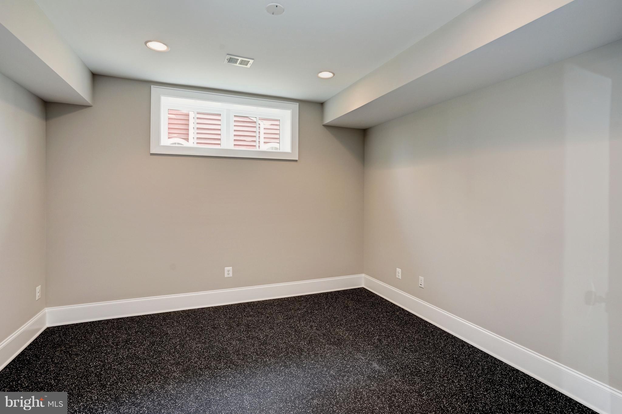 COUNTRY CLUB - Residential