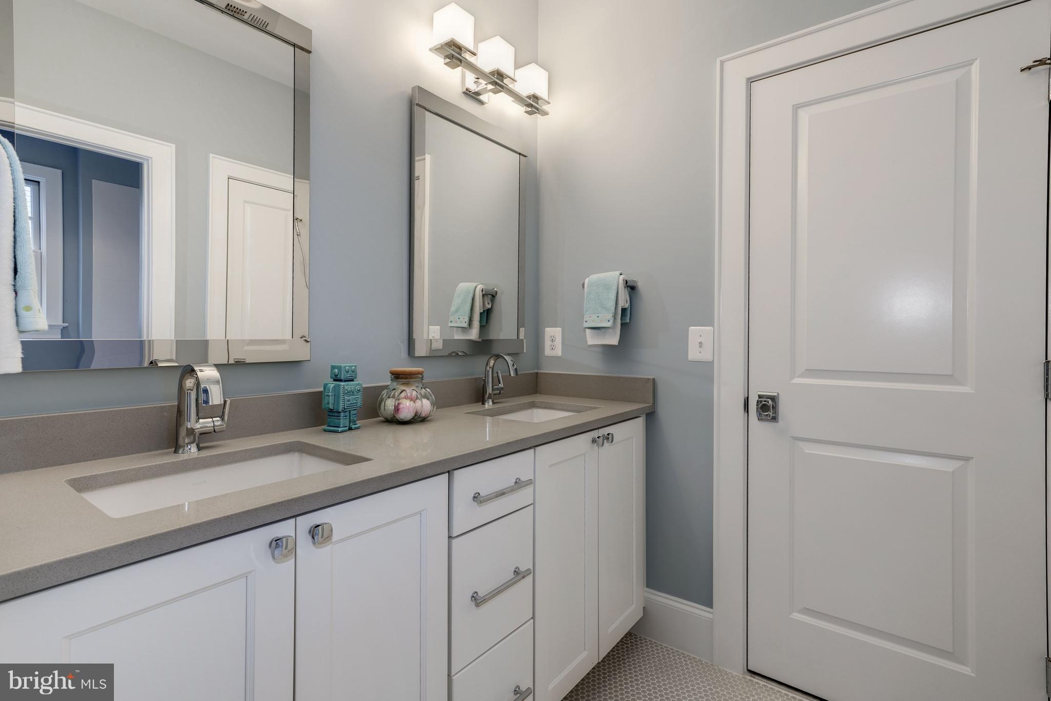 COUNTRY CLUB - Residential