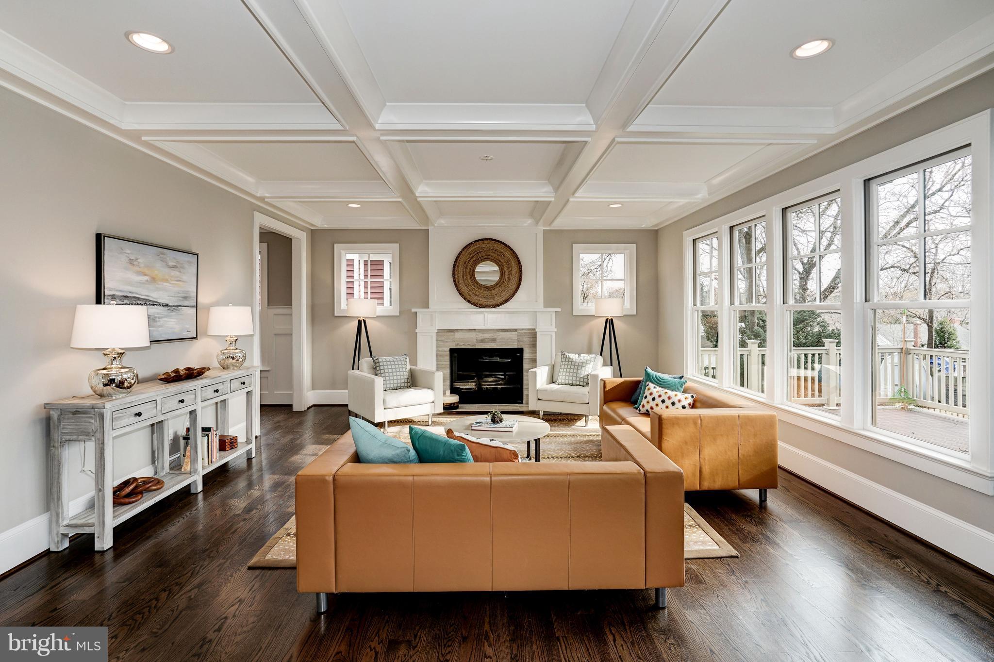 COUNTRY CLUB - Residential