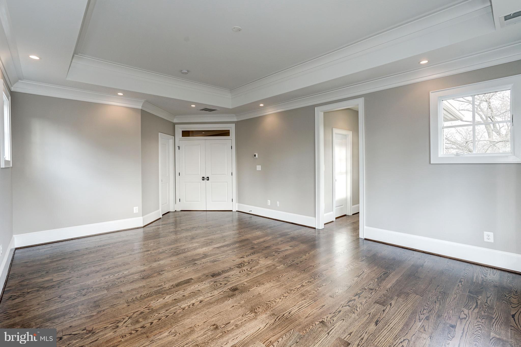 COUNTRY CLUB - Residential