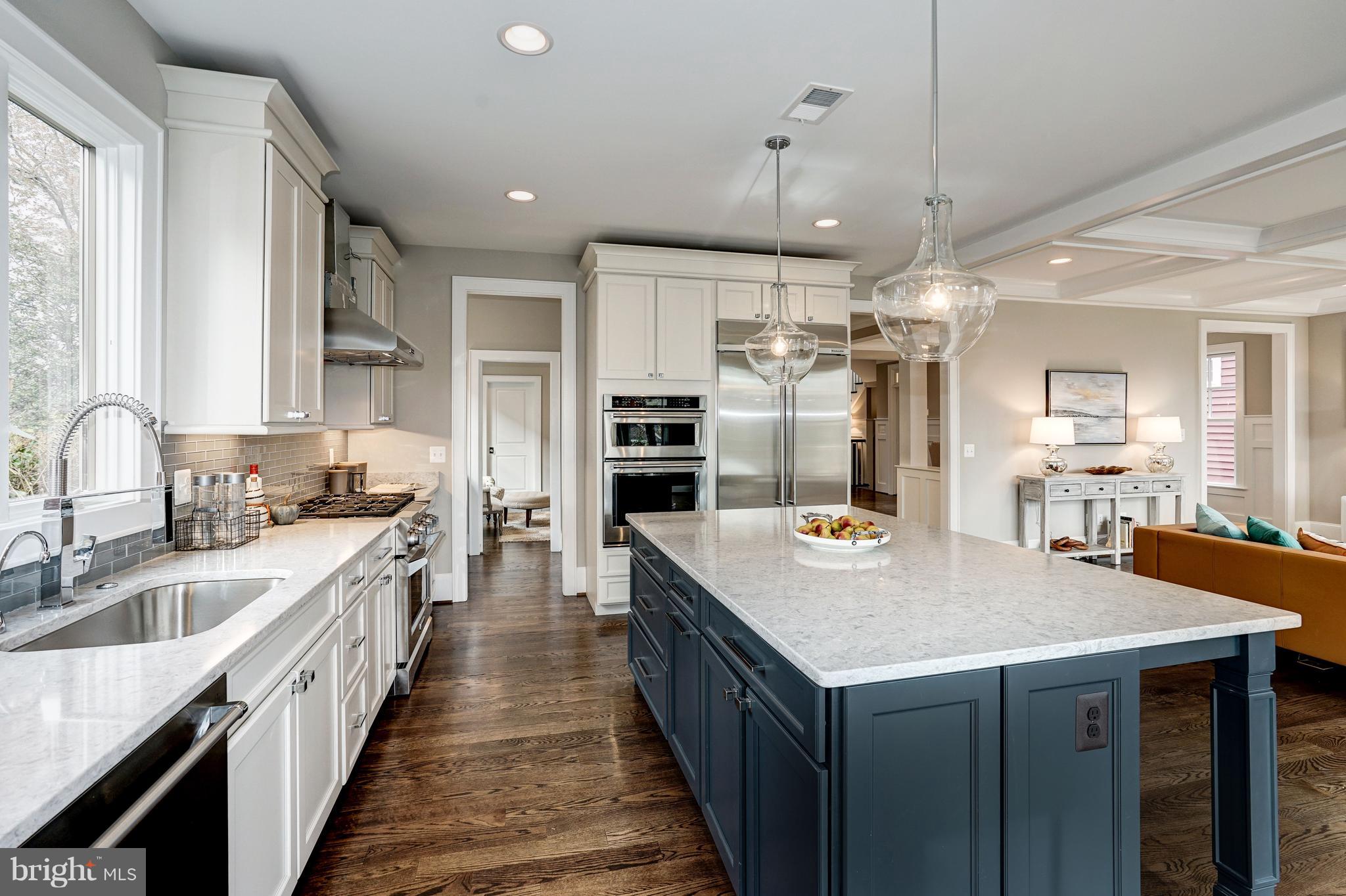 COUNTRY CLUB - Residential