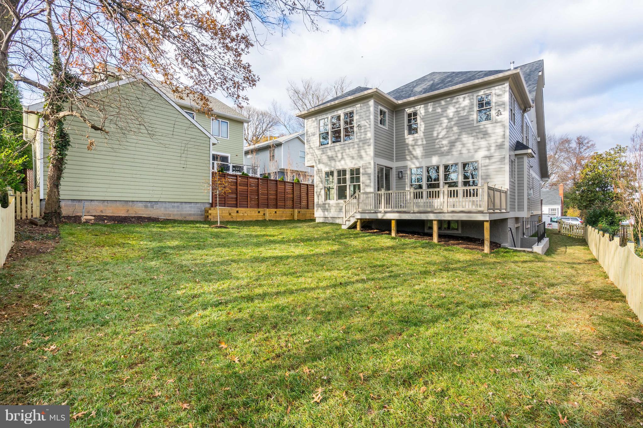 COUNTRY CLUB - Residential