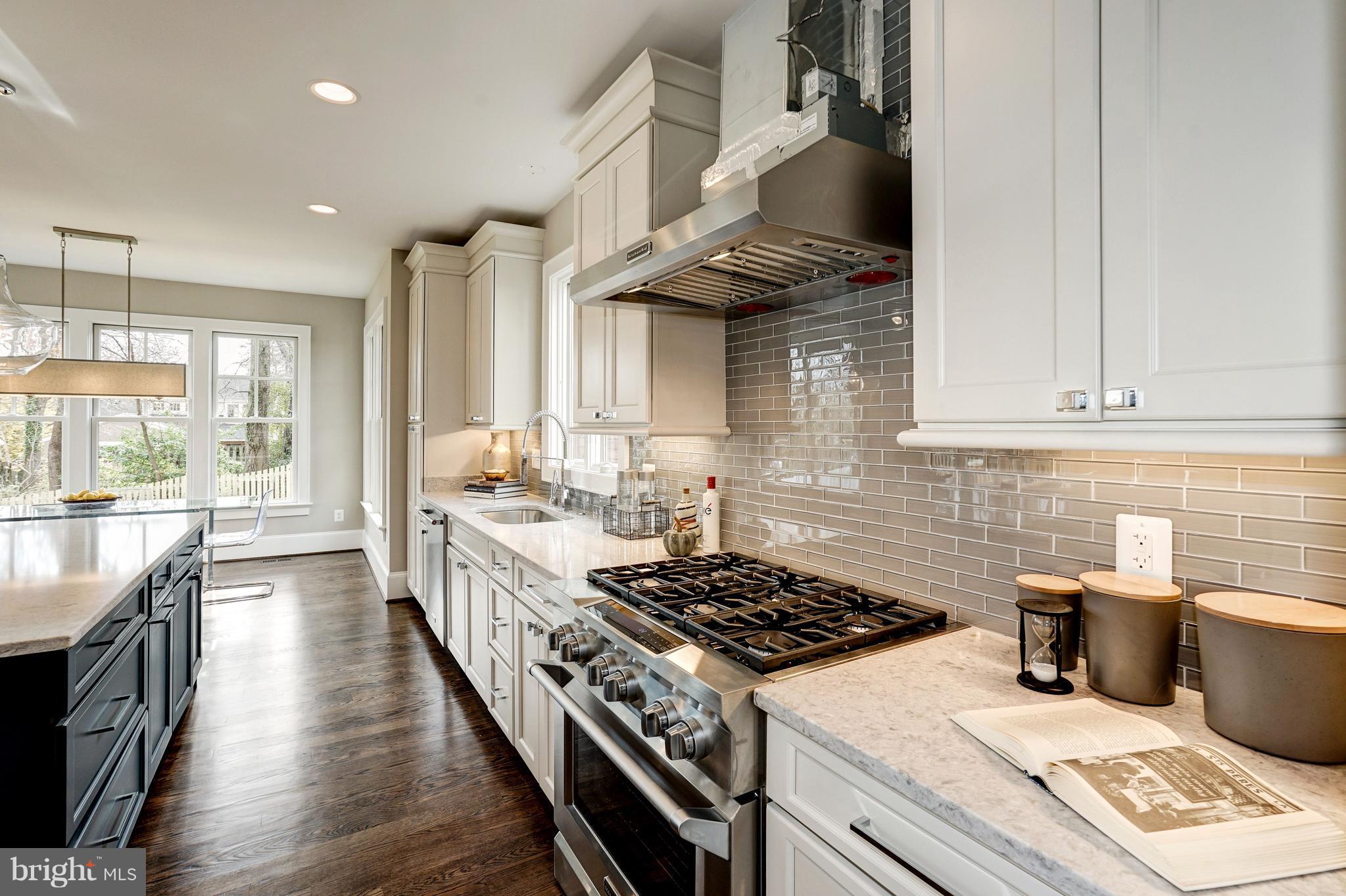 COUNTRY CLUB - Residential