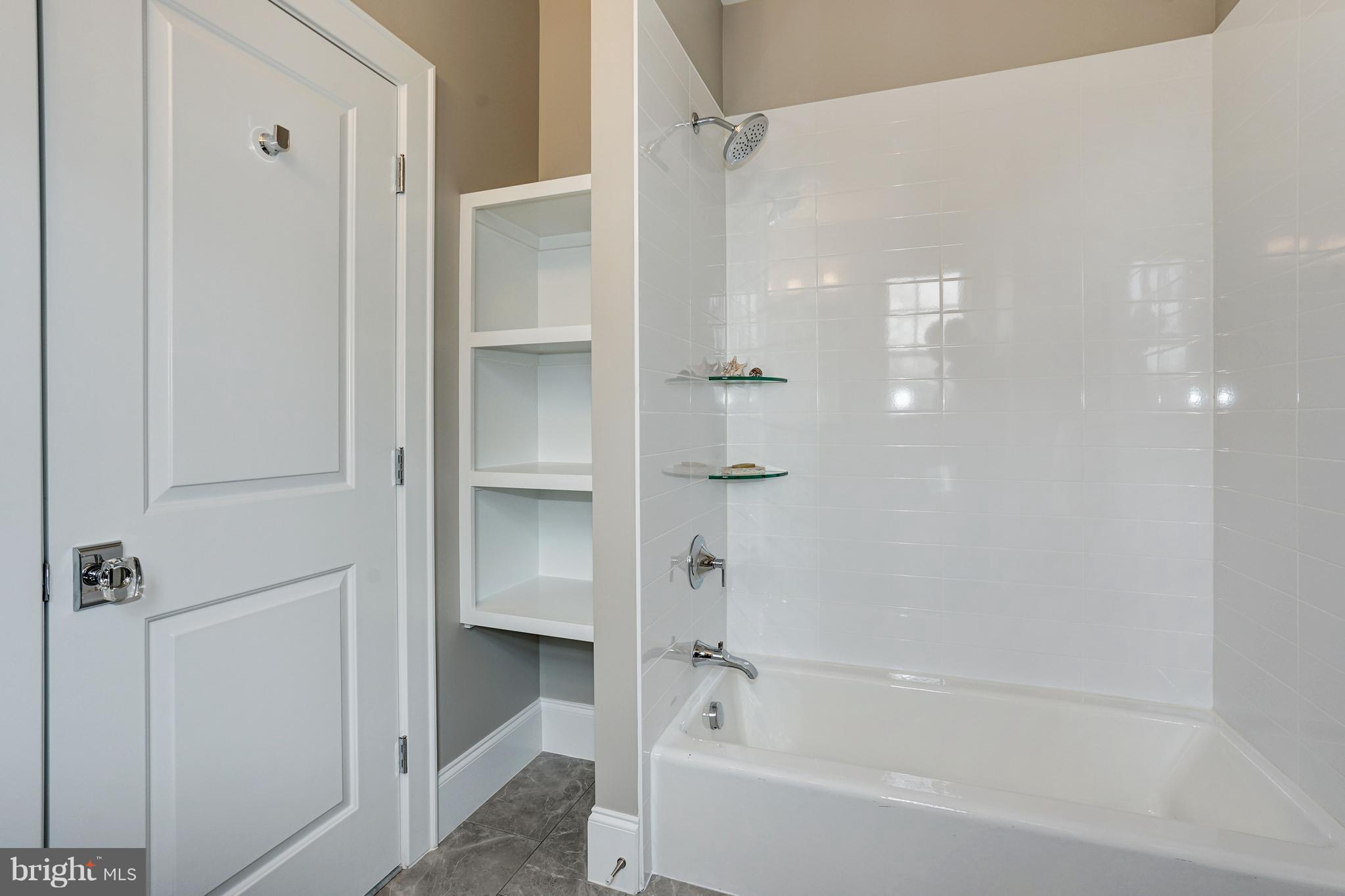 COUNTRY CLUB - Residential