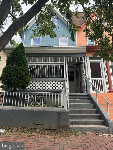 Townhouse For Sale - 723 N 2nd Street<br/> READING, PA 19601