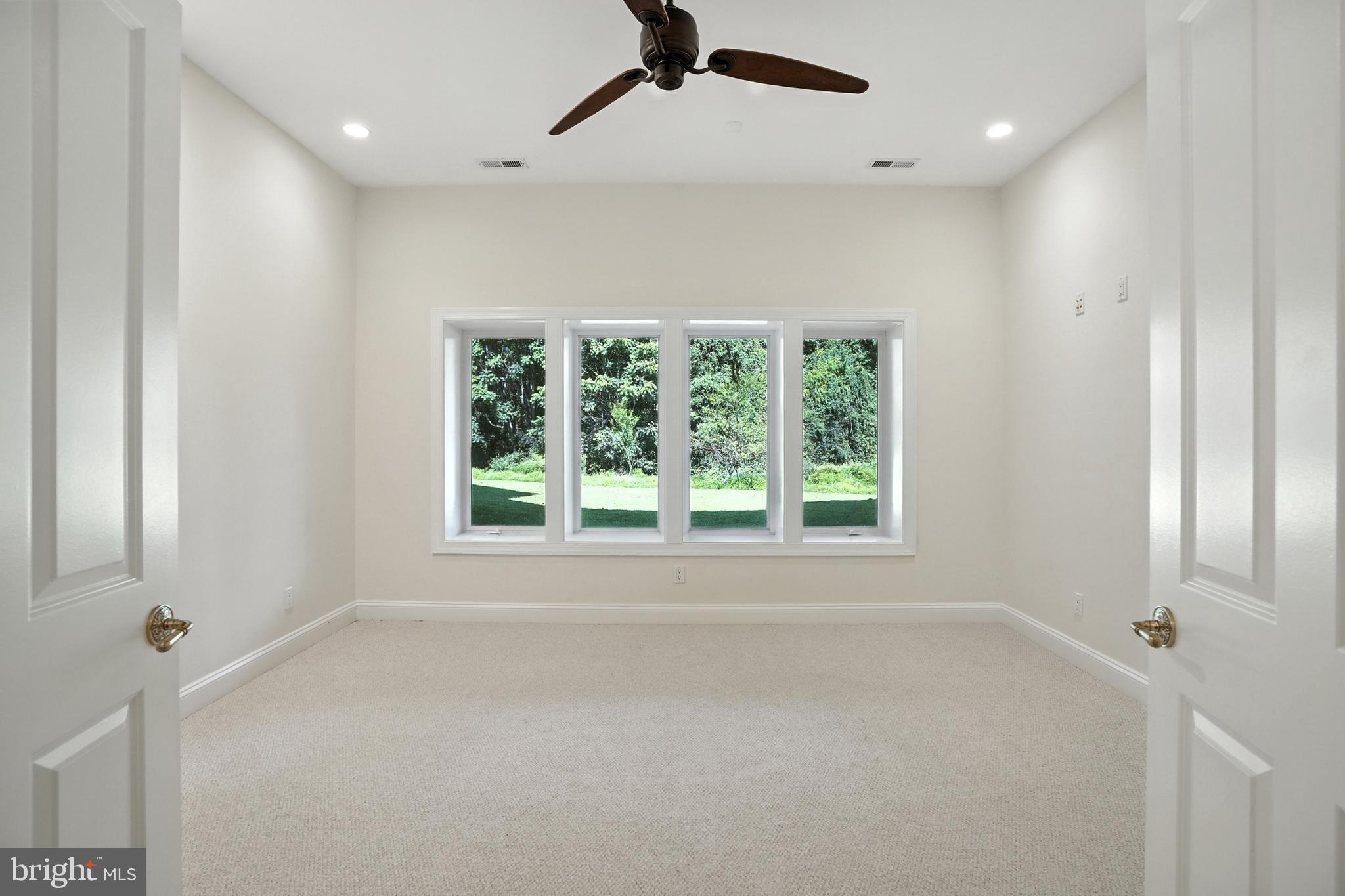 RIVER PLANTATION - Residential Lease