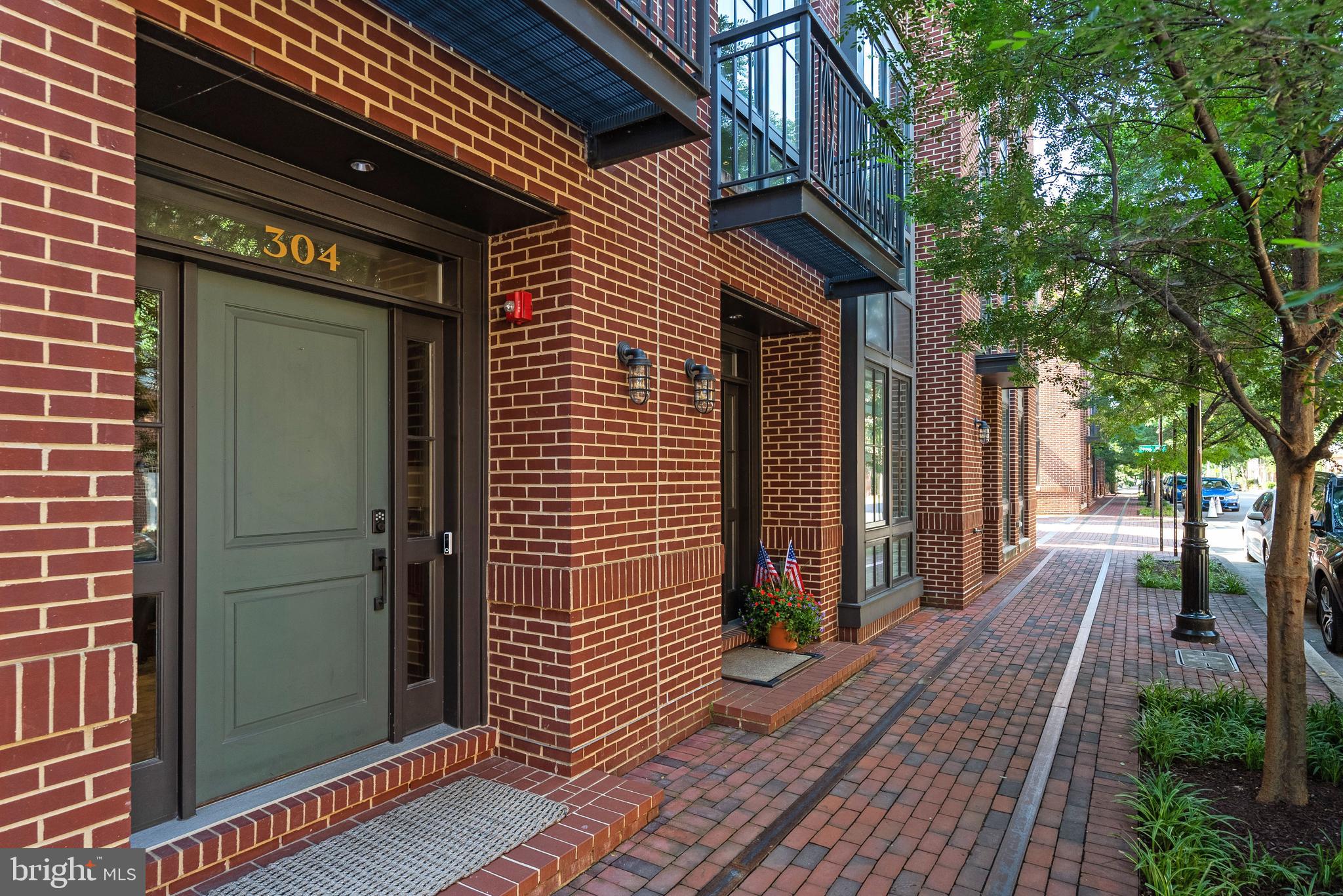 304 S UNION STREET
