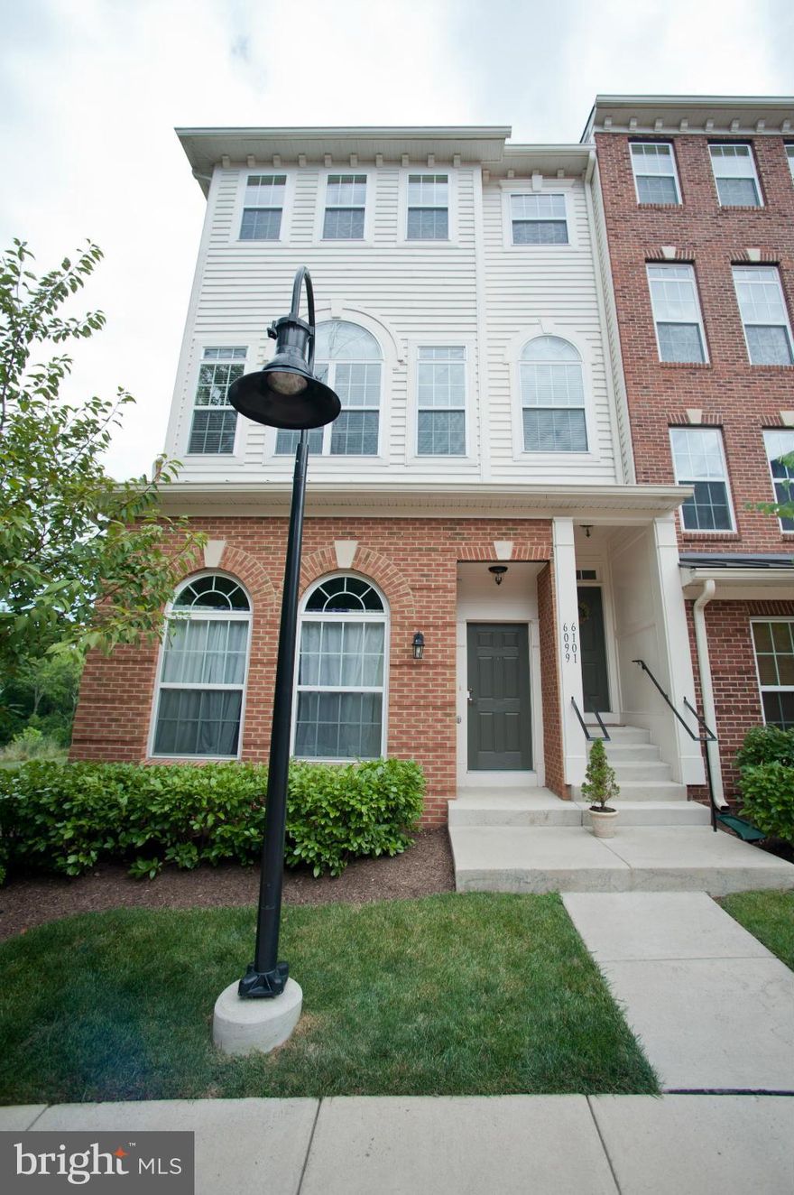 GORGEOUS 3 Lvl END unit TH*Located on best lot in Subdivision*Private & Surrounded by Common Area/Trees*Huge Living Rm, Dining Rm,Upgraded Kitchen w/ Granite & Cherry Cab's*Three Huge Bedrooms, Two Baths in UL*Luxe Master Suite w/ Trey Ceiling & Delightful Bath*End Unit Provides LOTS of Light w/ its Added Windows*Incredible Open Floor Plan w/ Such Spacious Rooms*MUST SEE!