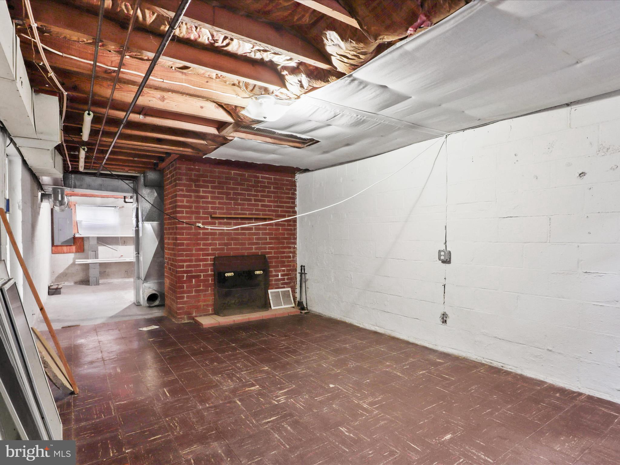 LEE CREST - Residential