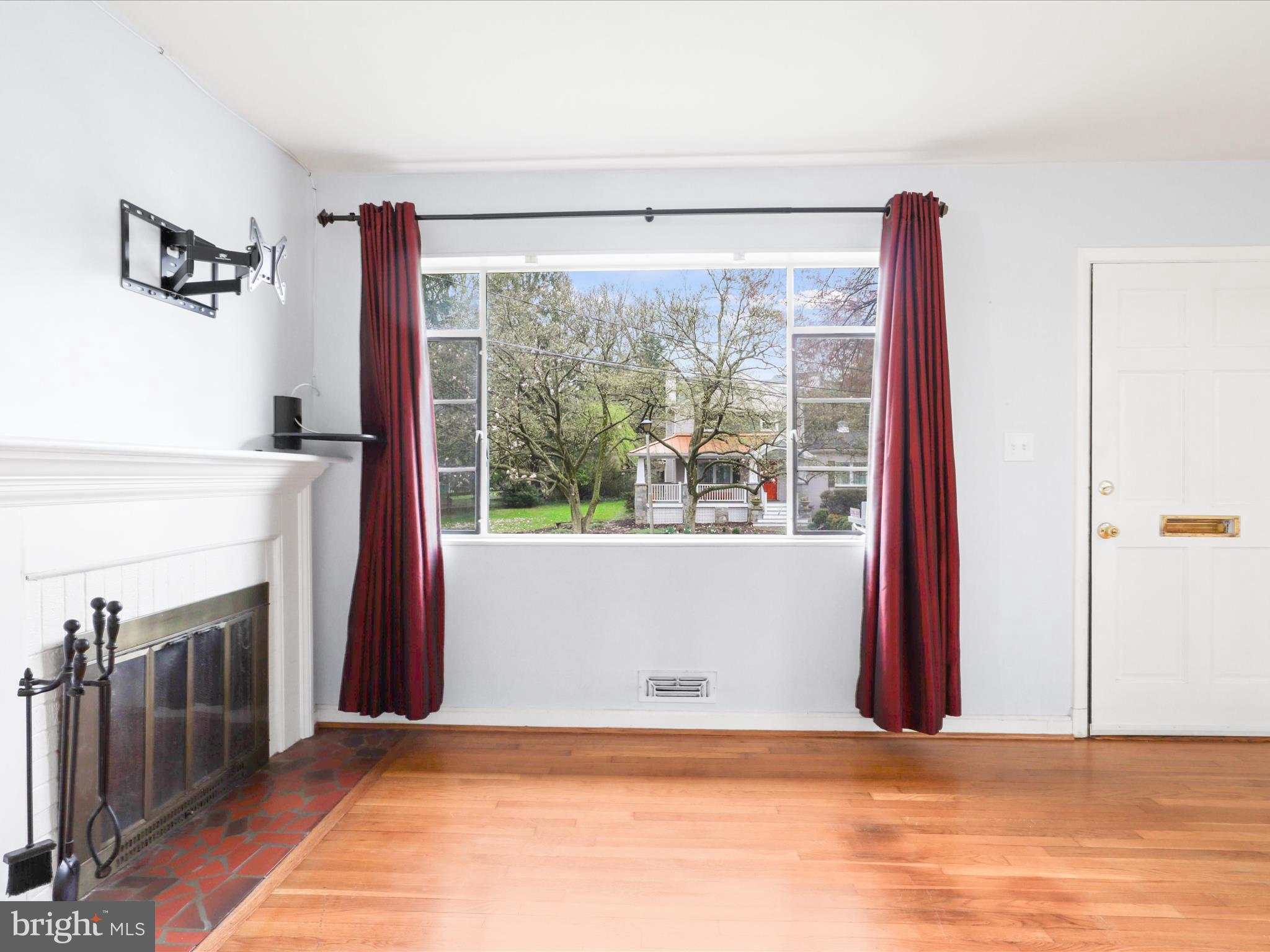 LEE CREST - Residential