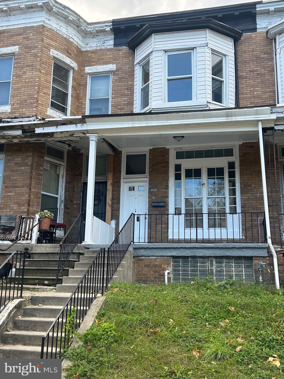 *Coming Soon -- Estimated Date Available: 11/15/25)
This completely renovated 3 bedroom, 1.5 bathroom property is available now! Home features fresh paint, new flooring, an updated kitchen, an updated bathroom, and an in unit washer and dryer! 
Here are the rental requirements:
✔️ Income must be 3x the monthly rent
✔️ Vouchers are welcome
✔️ No recent eviction history/failure to pay history (no minimum credit score required)
✔️ $50 application fee per adult
✔️ Security deposit due within 48 hours of accepted application
 Connect with us to make this property your new home!