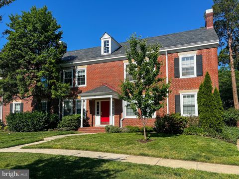 Photo of 3347 S Stafford Street #B1, ARLINGTON, VA 22206 (MLS # VAAR2073416)