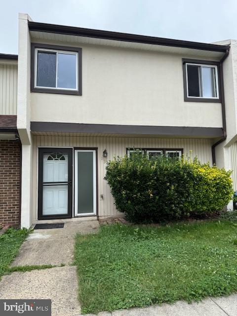 OPEN HOUSE SATURDAY JULY 26 2025 - 2.00 PM TO 4.00 PM - READY TO MOVE IN – This beautifully updated 4-bedroom, 2.5-bath townhouse is perfectly located in the heart of Herndon! Just steps away from the Herndon Golf Course and the W&OD Trail—an ideal spot for biking enthusiasts. Enjoy the charm of Downtown Herndon, just minutes away, offering local shops, dining, and community events on the town green.
The interior has been freshly painted throughout and features cherry wood cabinetry with classic white appliances. Includes two assigned parking spots. The fully fenced backyard offers a spacious private area with attached storage.
Don’t wait—this gem won’t last long!
A satisfactory credit history is required, with a minimum credit score of 650. Owner reserves the right to use only 1–2 incomes for qualification purposes. Please submit two recent pay stubs, W-2s, and/or an offer or transfer letter as applicable. OWNER REQUIRES ABOUT $90K DOCUMENTED INCOME. Email all supporting documents to the listing agent. For questions, feel free to email or text the listing agent. A $50 non-refundable application fee per applicant is required