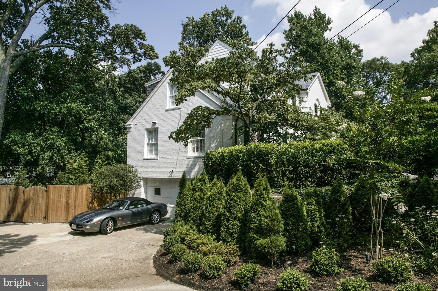 SPRING VALLEY - Residential