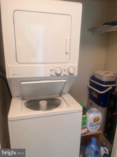 GALLERY AT WHITE FLINT - Residential