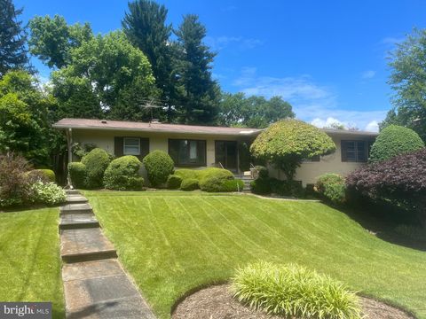 Photo of 6105 DURBIN RD, BETHESDA, MD 20817 (MLS # MDMC2103606)