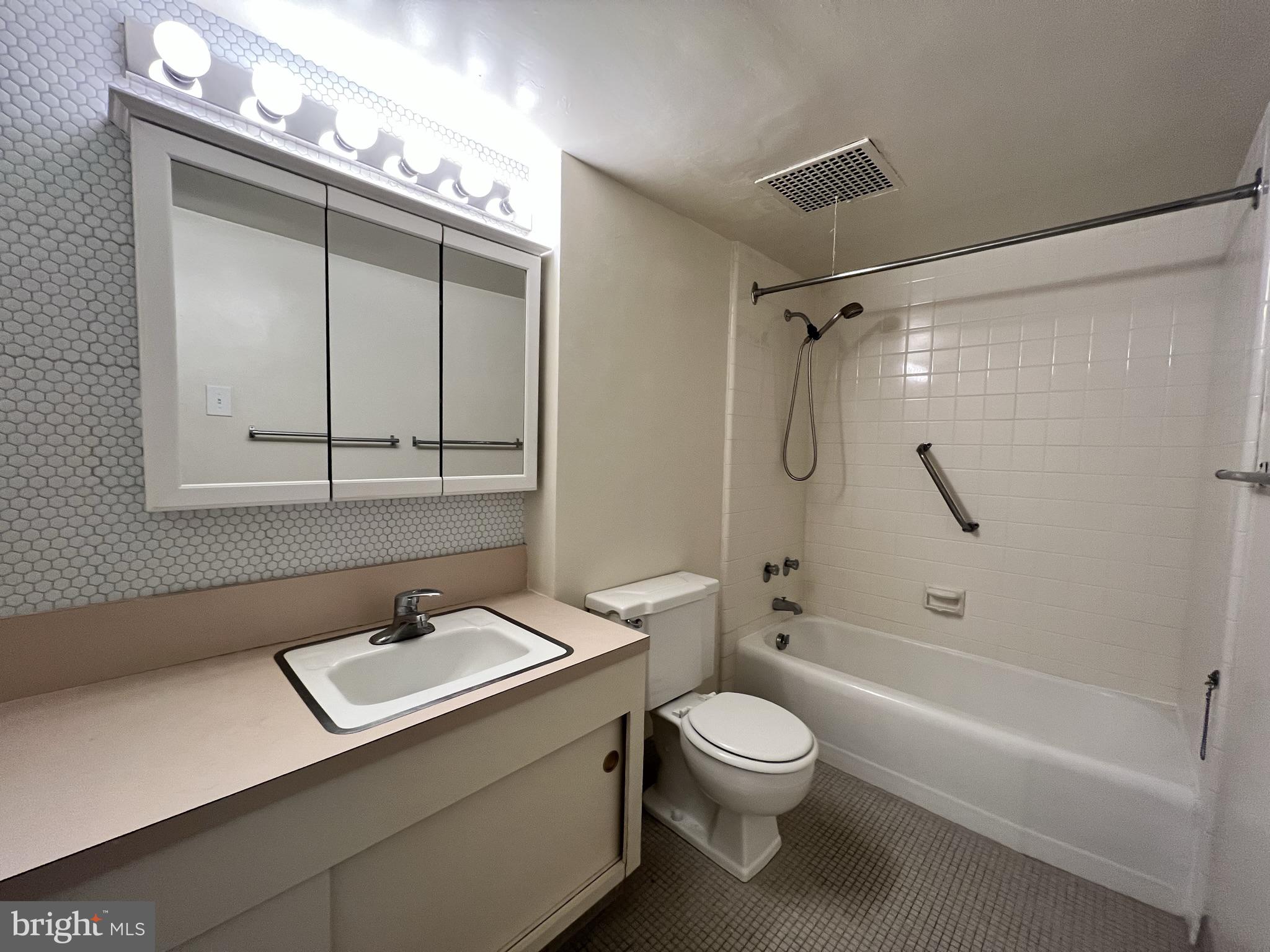 WASHINGTON SQ - Residential