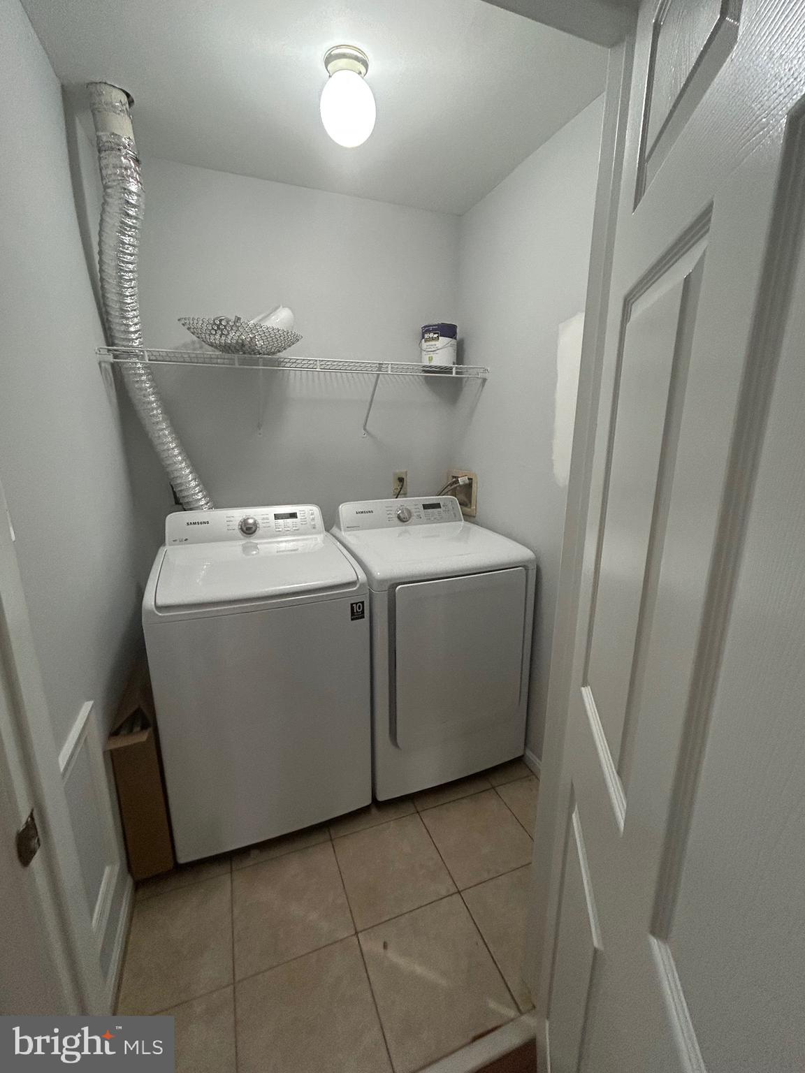 LAKE POINTE CONDOMINIUMS - Residential Lease