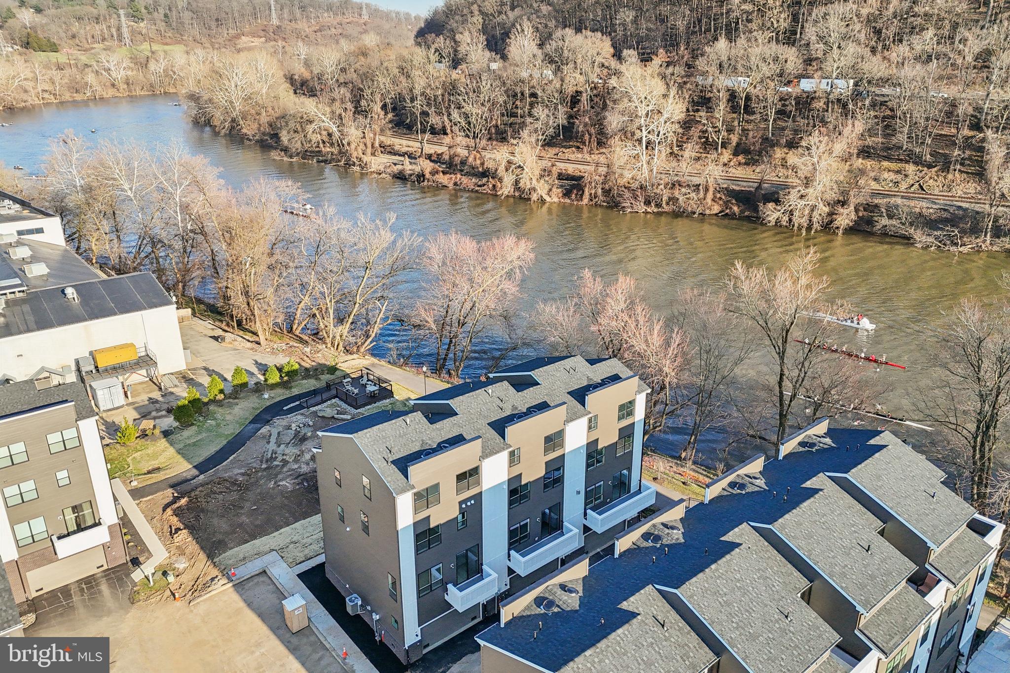 RIVER PLACE - Residential