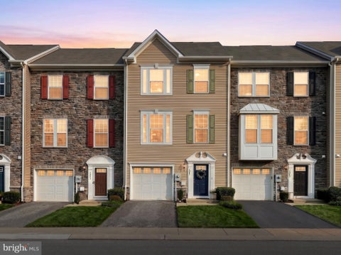 Townhouse For Sale - 1247 Rannoch Lane<br/> York County, New York, PA 17403