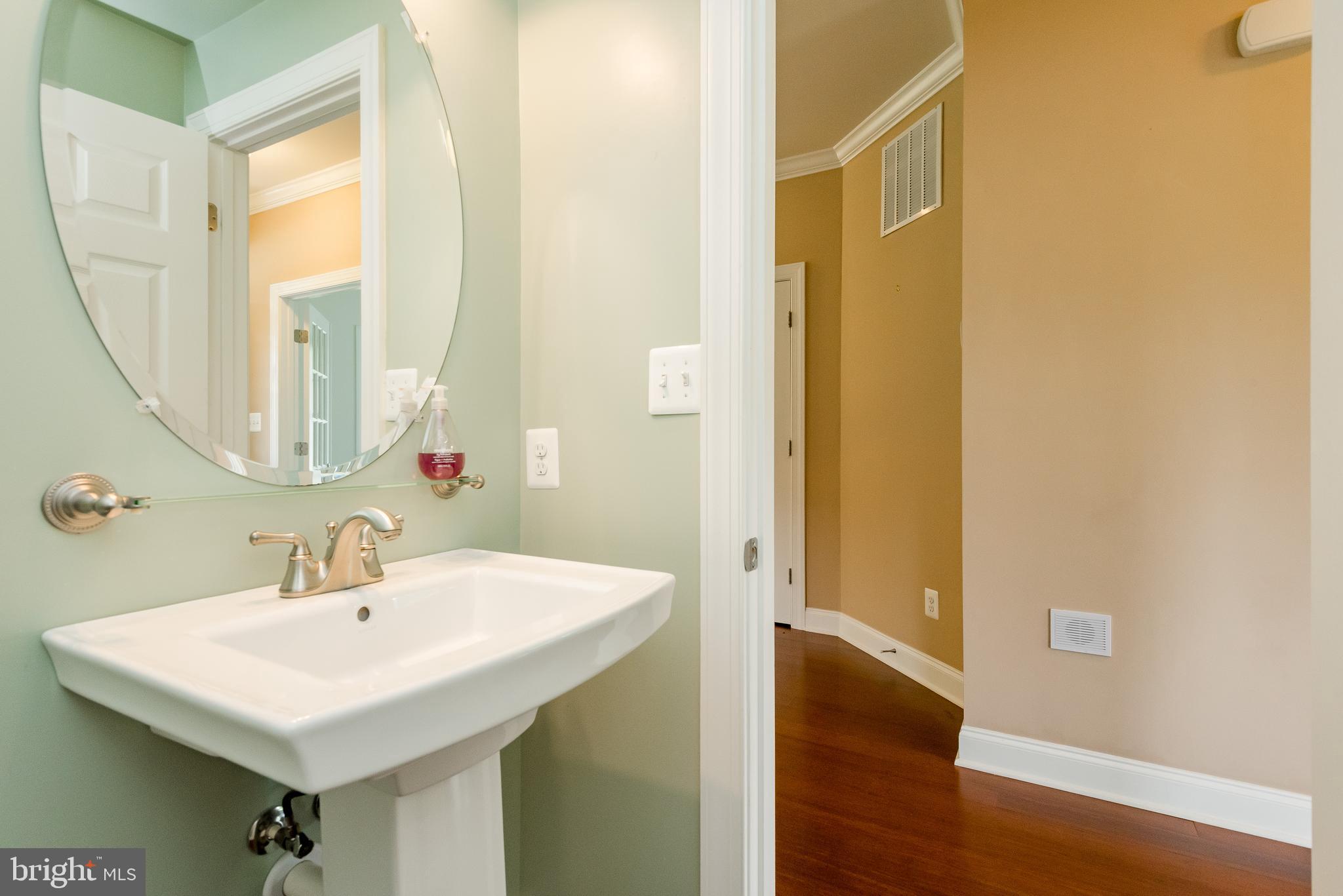 THREE CREEKS - Residential