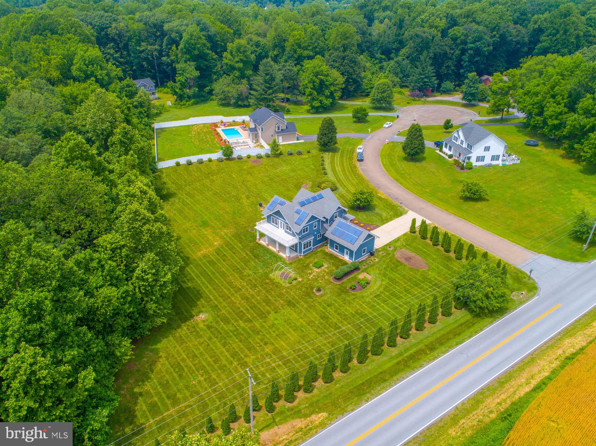 THREE CREEKS - Residential