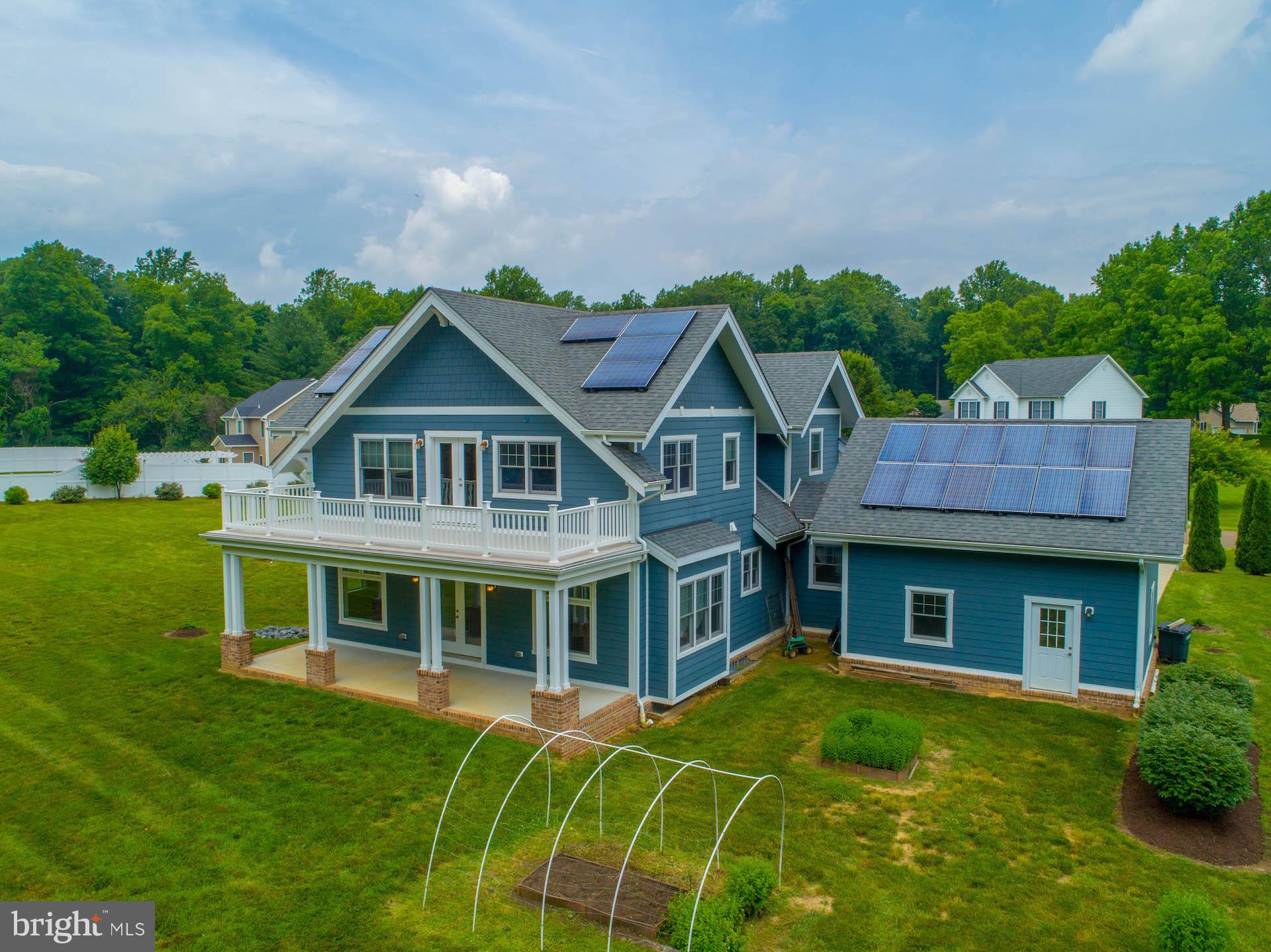 THREE CREEKS - Residential