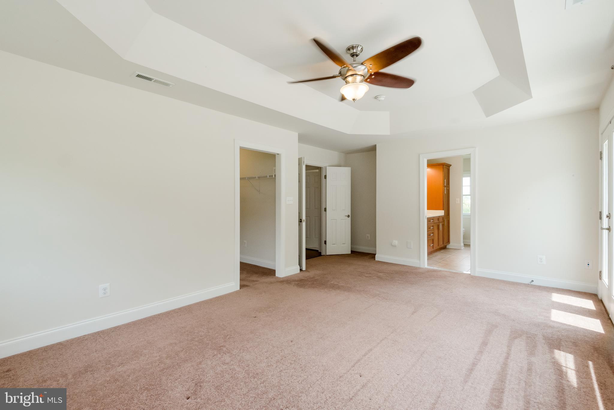 THREE CREEKS - Residential