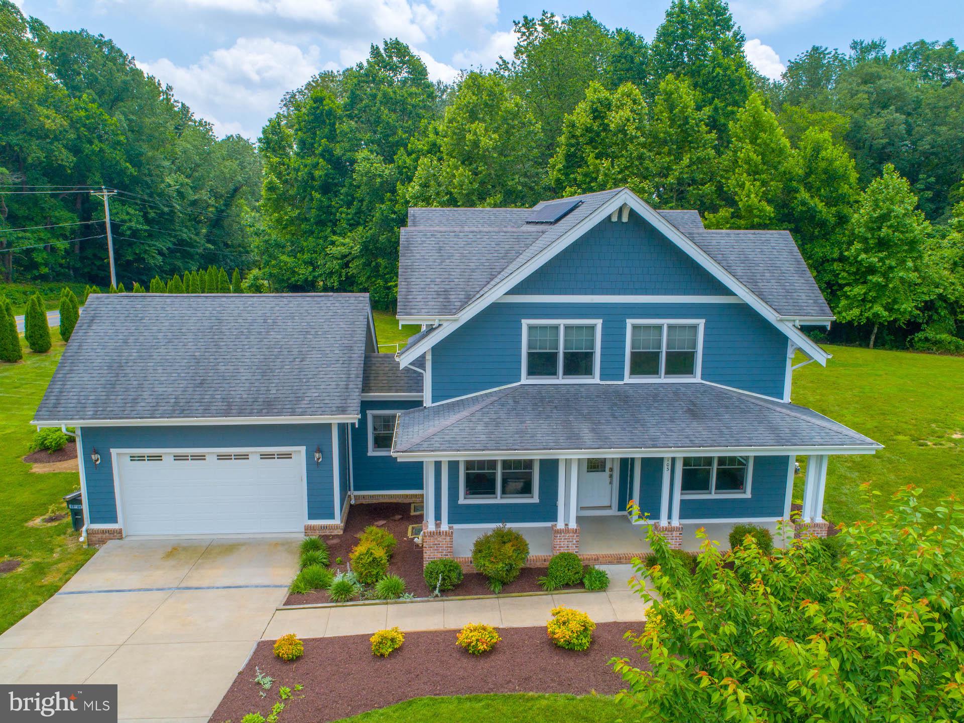 THREE CREEKS - Residential