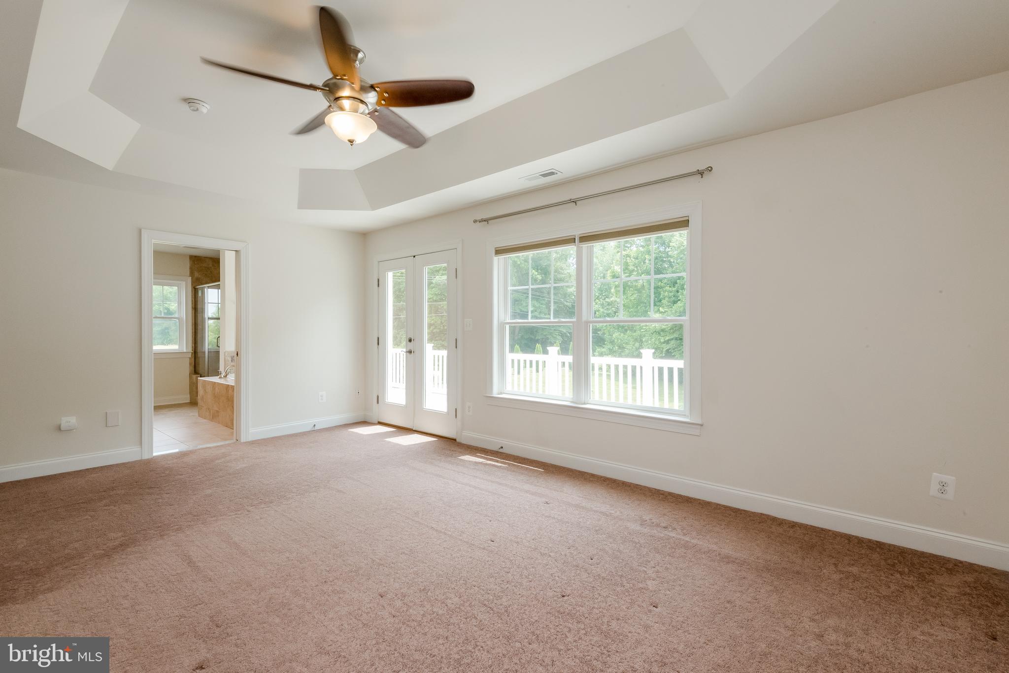 THREE CREEKS - Residential