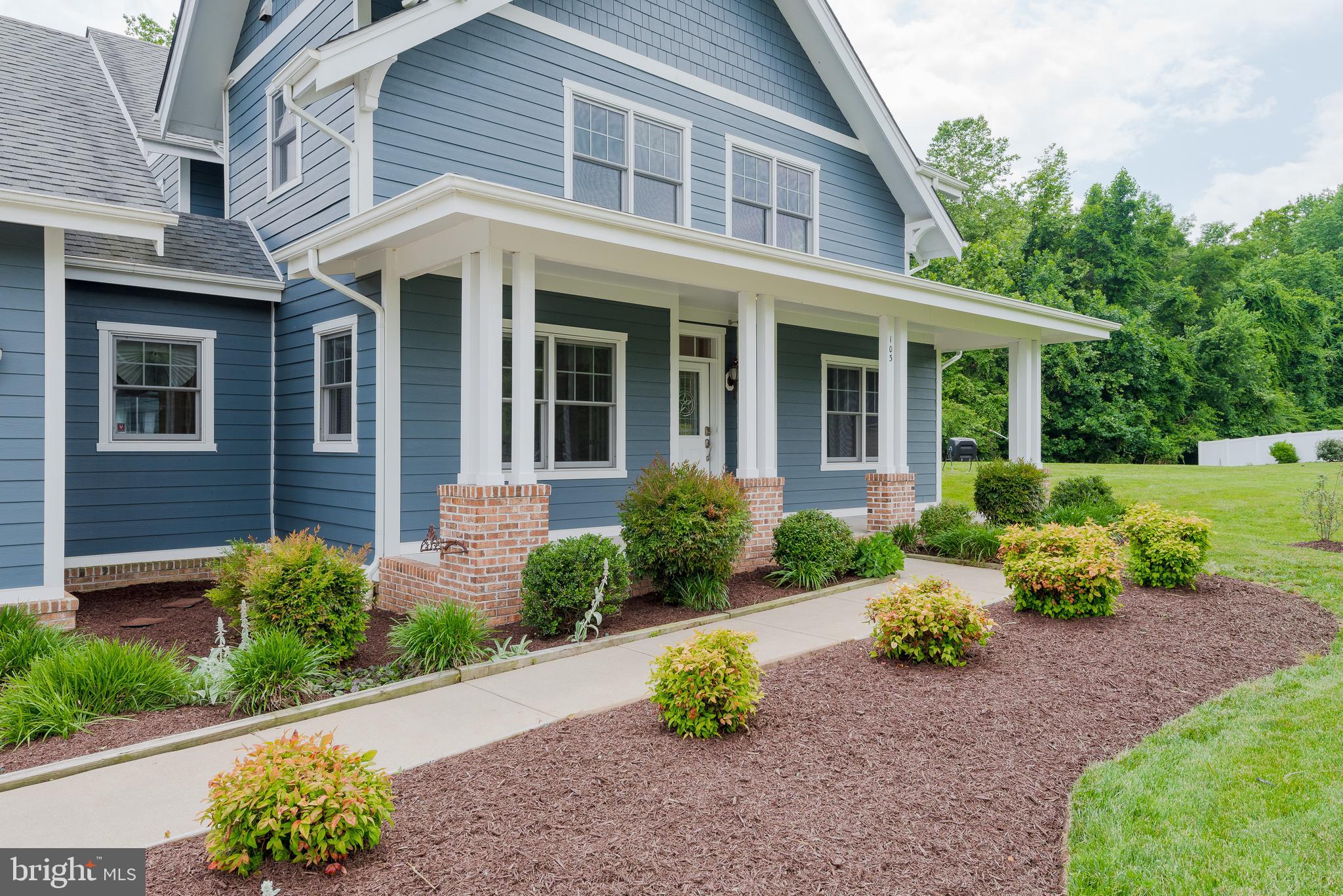 THREE CREEKS - Residential