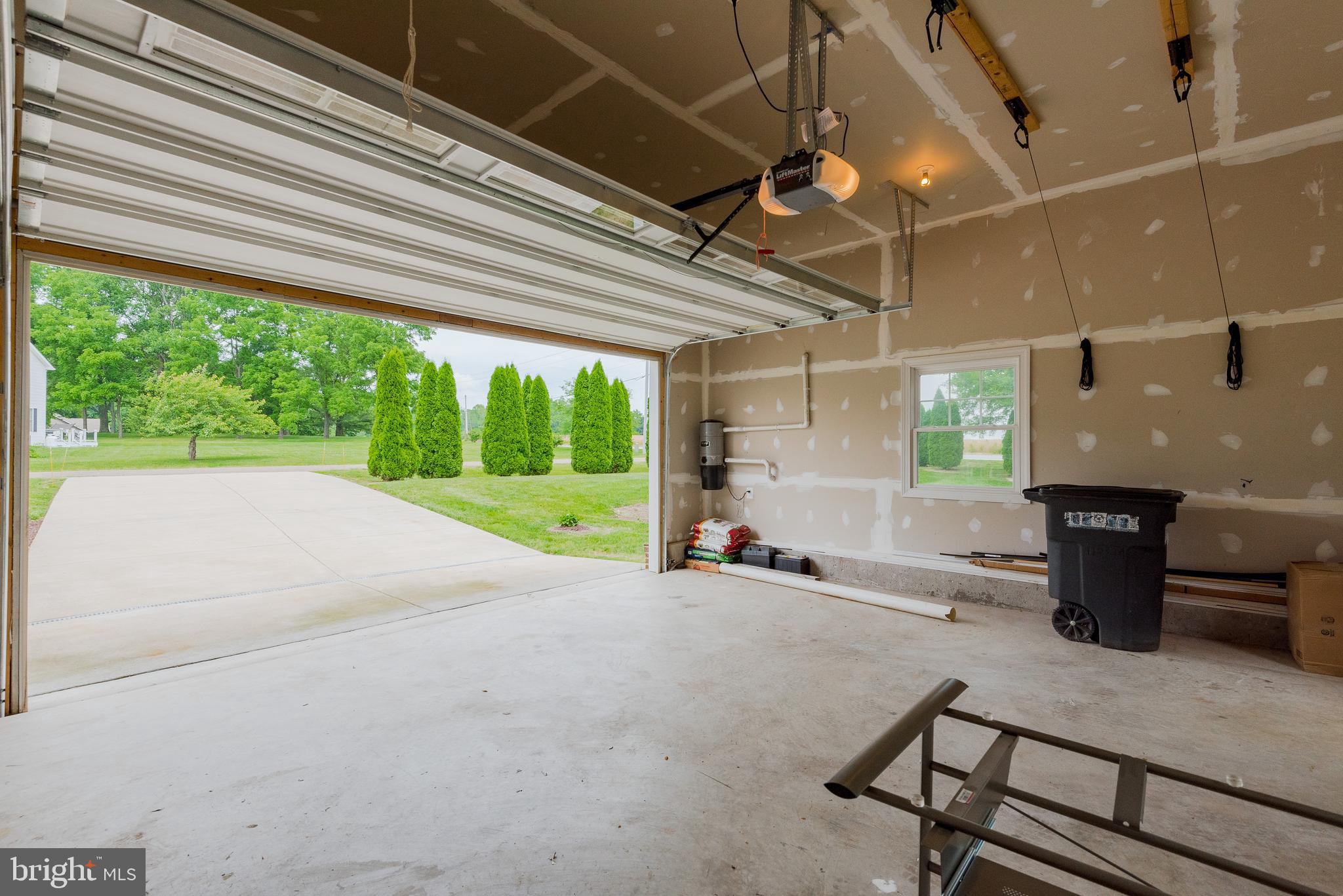 THREE CREEKS - Residential