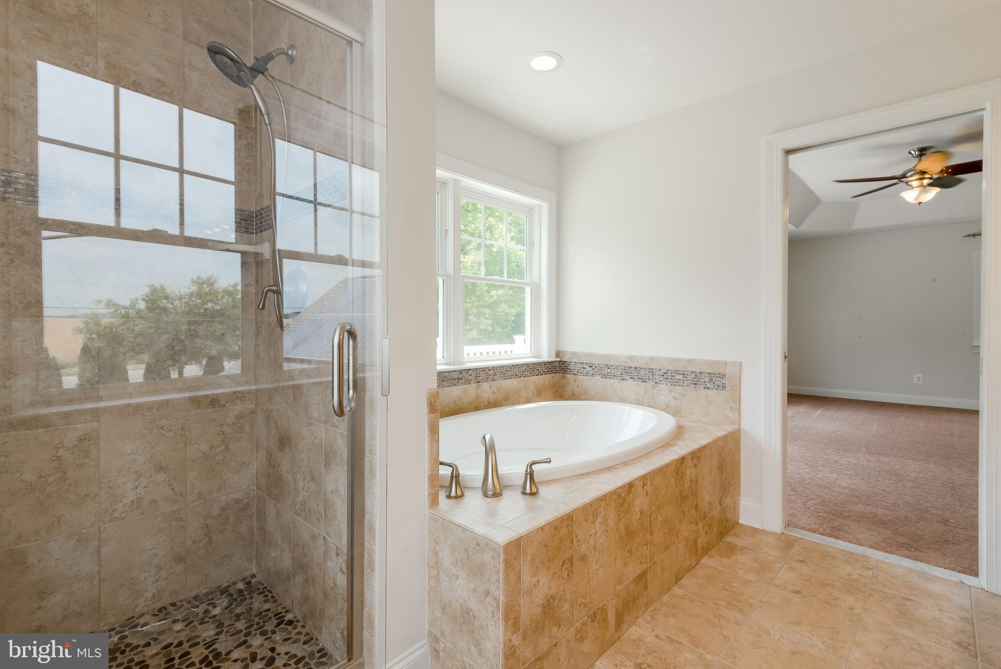 THREE CREEKS - Residential