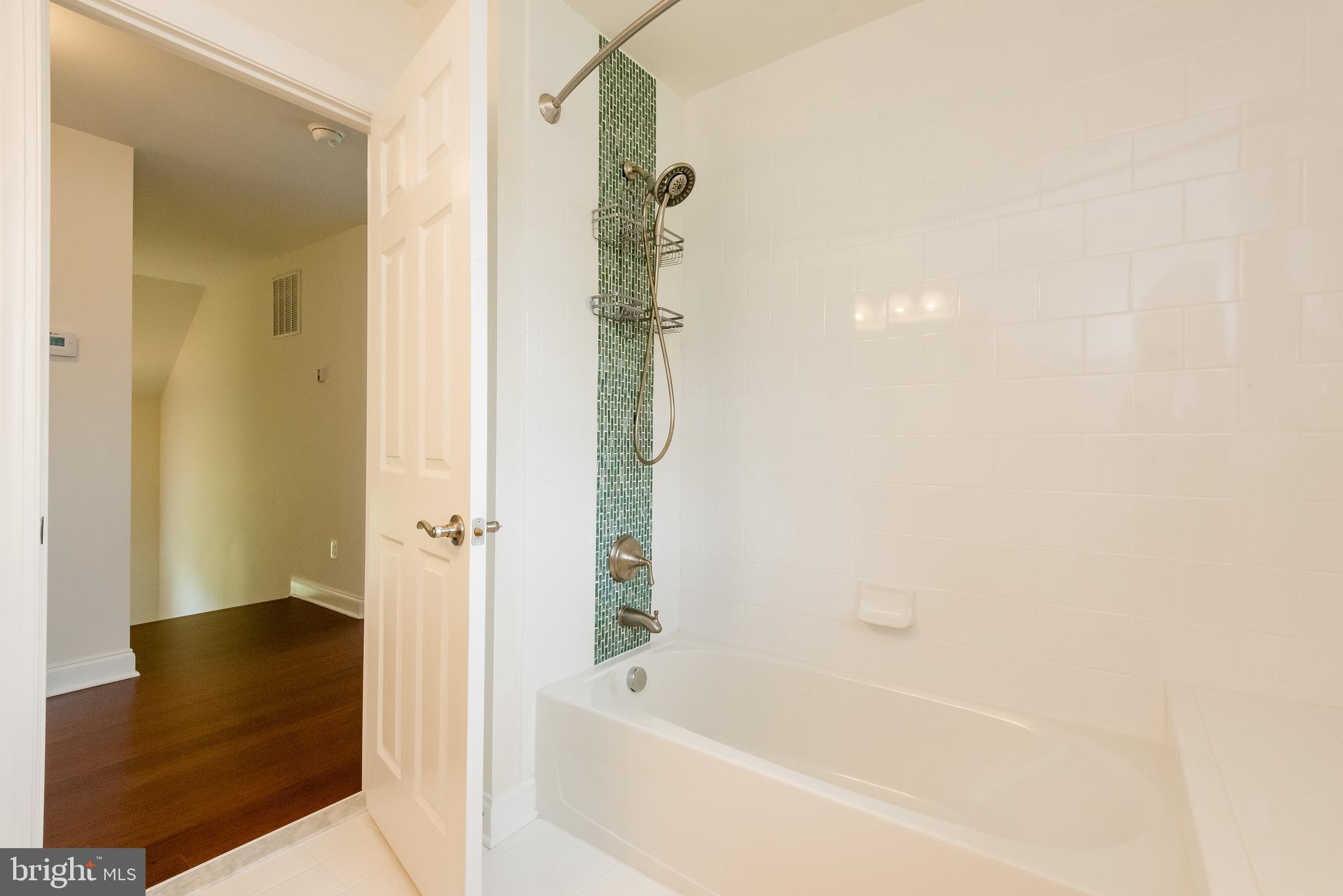 THREE CREEKS - Residential