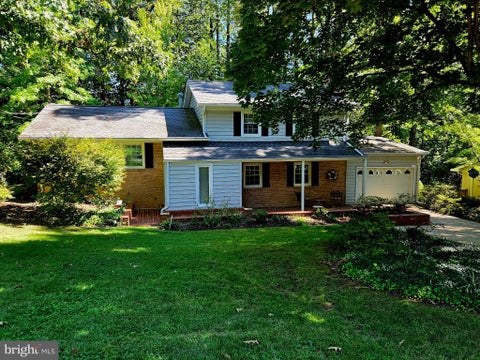 Photo of 5017 Dodson Drive, ANNANDALE, VA 22003 (MLS # VAFX2344086)