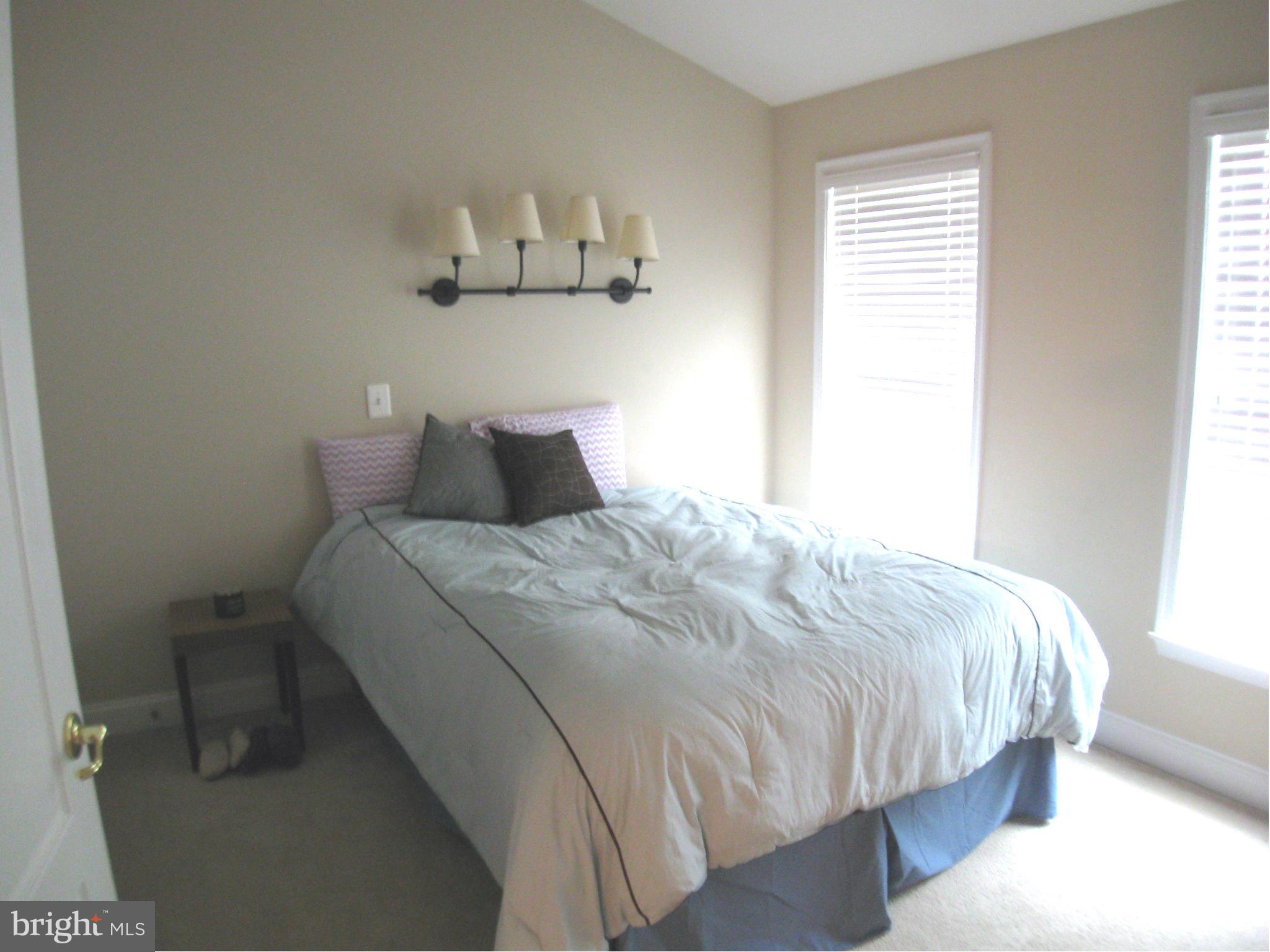 FAIRFAX CENTER LANDBAY - Residential Lease