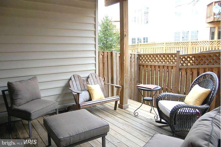 FAIRFAX CENTER LANDBAY - Residential Lease