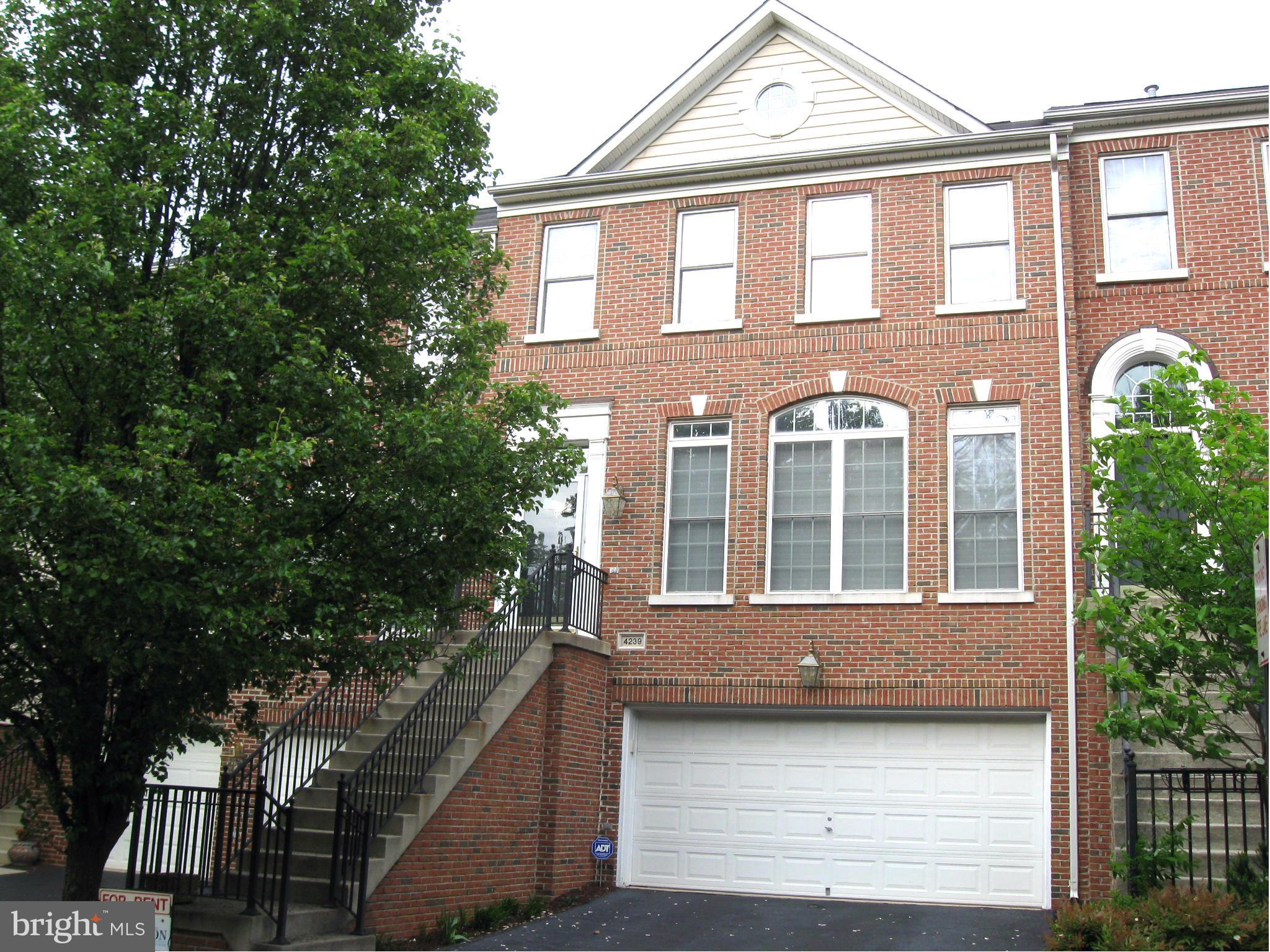 FAIRFAX CENTER LANDBAY - Residential Lease