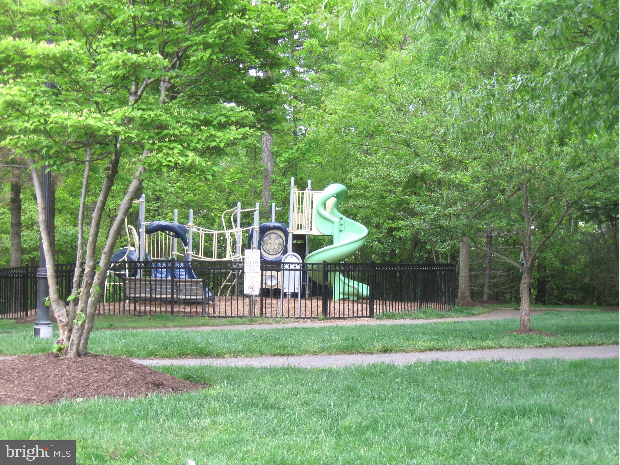 FAIRFAX CENTER LANDBAY - Residential Lease