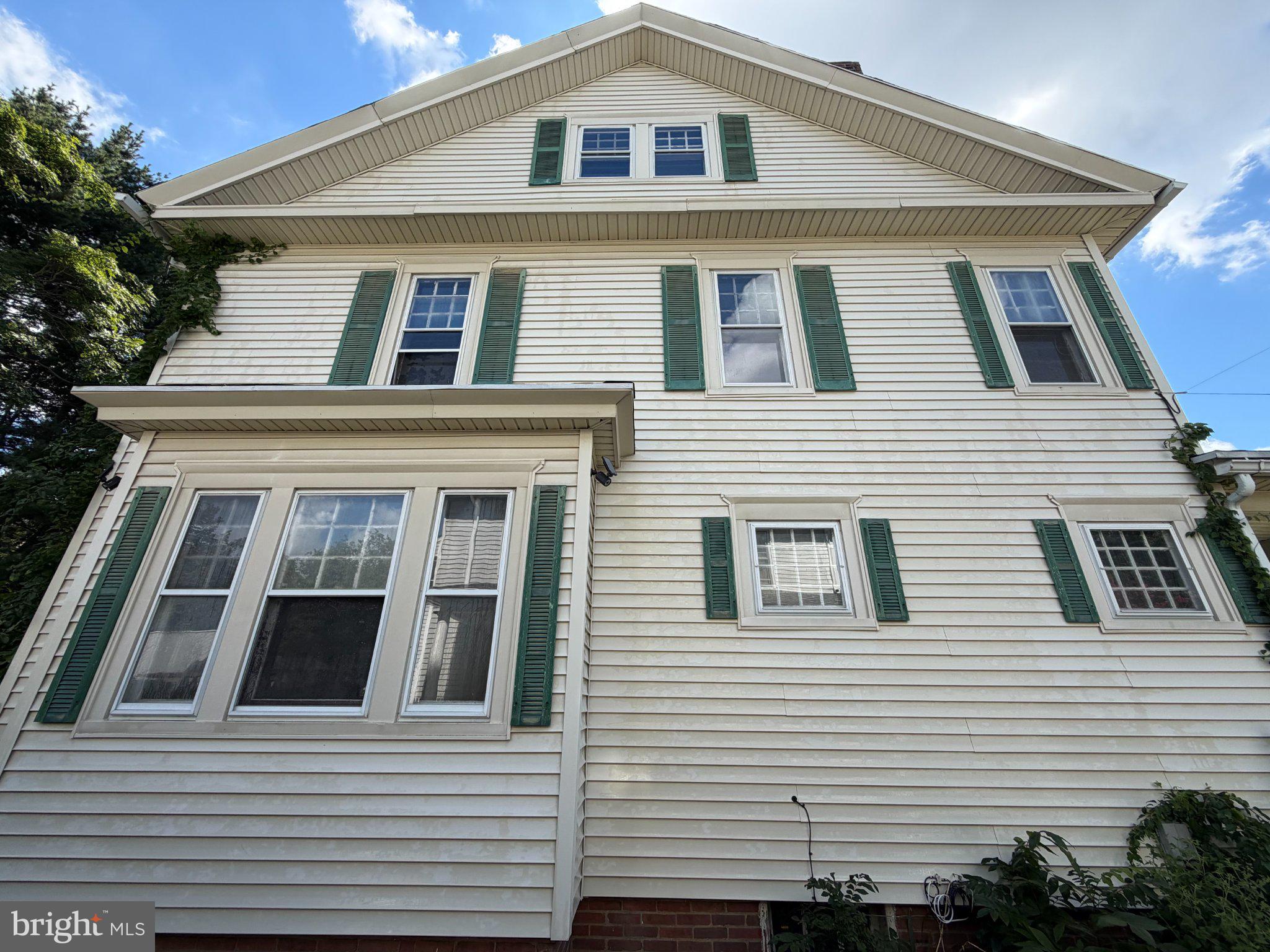 217 W PHILADELPHIA AVENUE