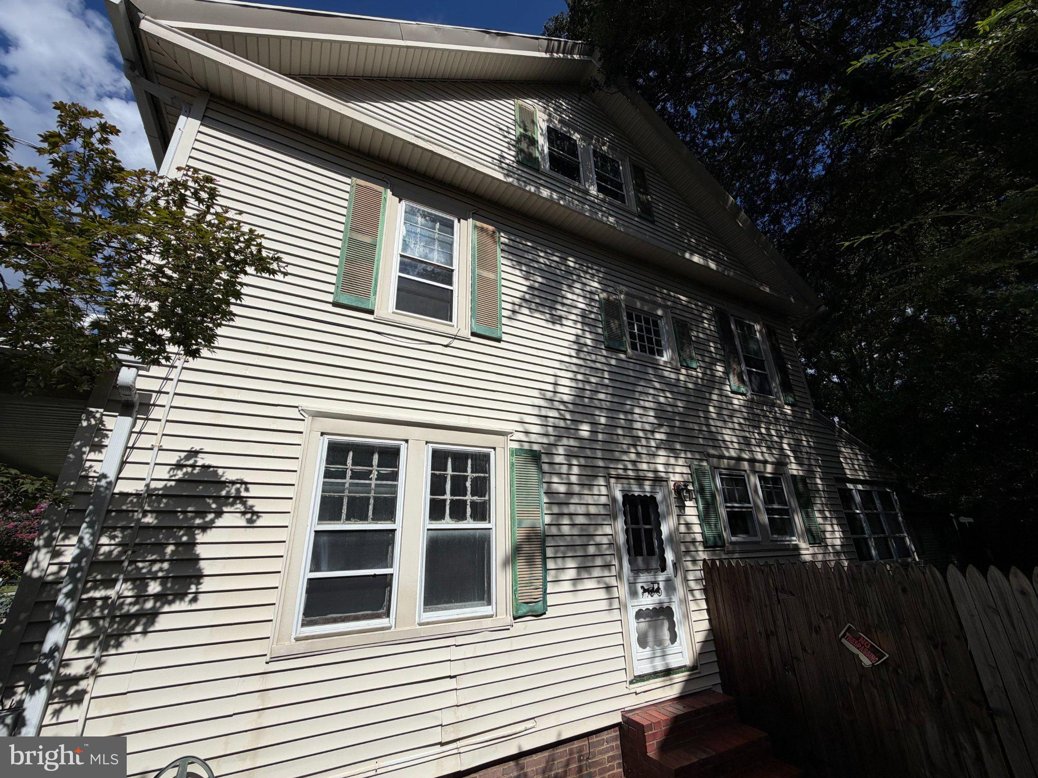 217 W PHILADELPHIA AVENUE